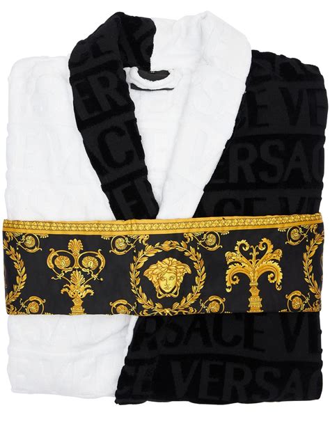 tonyeffebaby777 outfit accappatoio versace|SOSA .